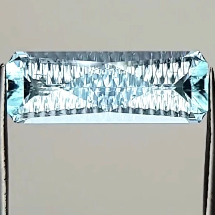 Natural Unheated Bluish-Green Aquamarine (44 Concave Cut) 4.585 Carats - Image 6